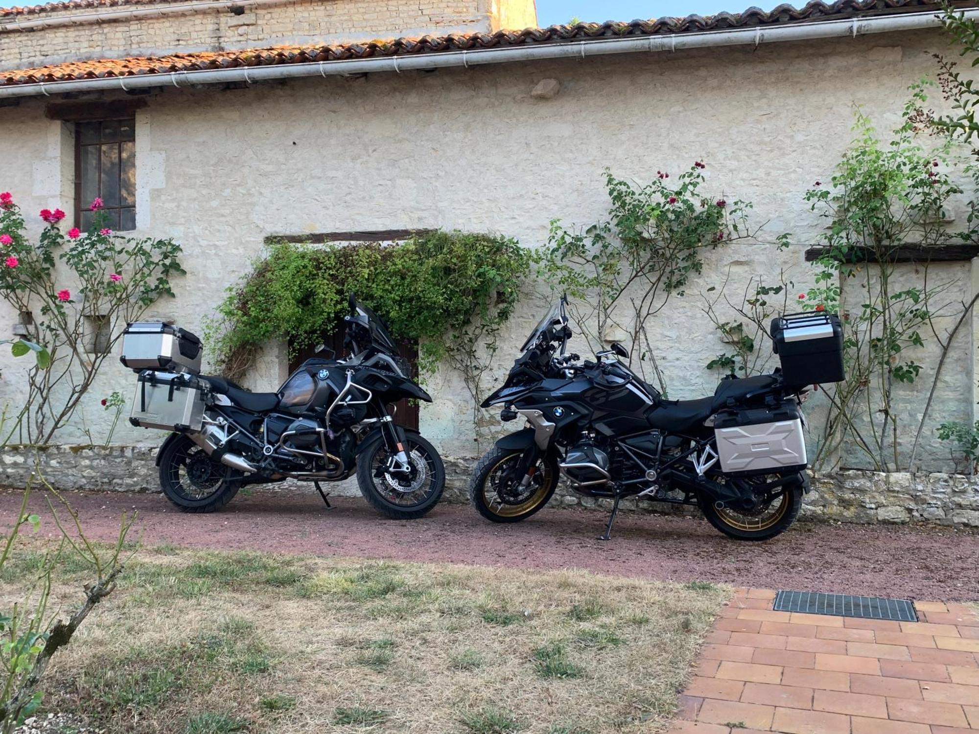 The Cool Lounge A Coulonges - Charente Bed & Breakfast Exterior photo